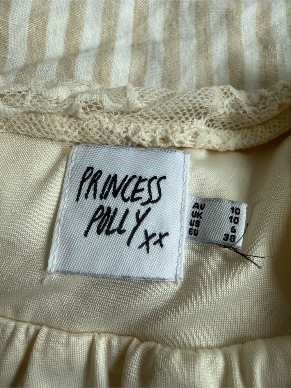 Princess Polly cream lace skirt with floral pattern, size 6 - Picture 2 of 3